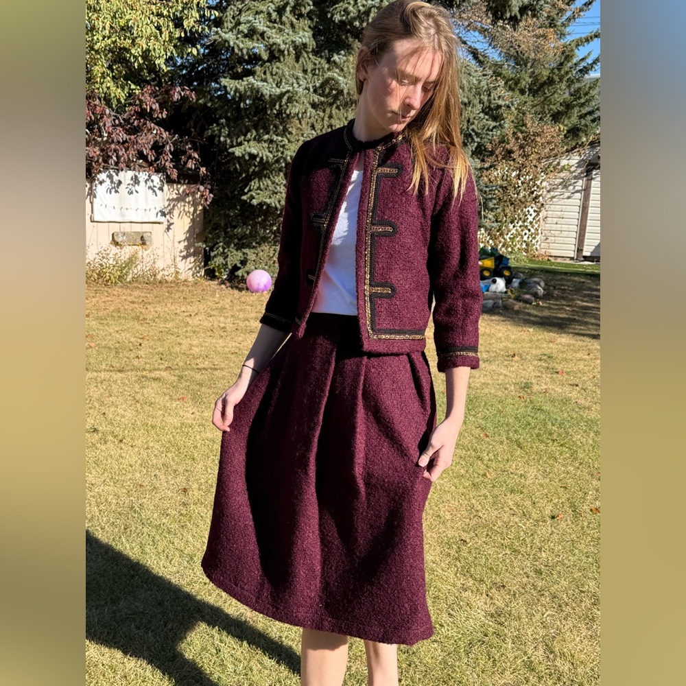 1950s Tweed, bouclé 4 pc ladies skirt suit Burgandy pencil,flare,button skirts